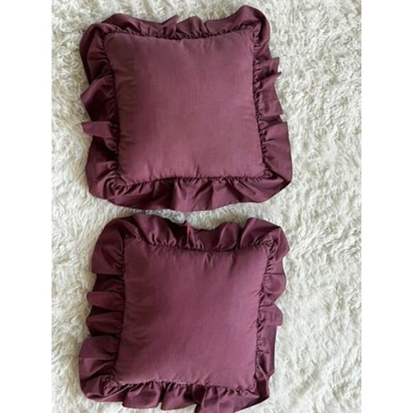 Bed Bath and Beyond out of stock dark pink pillows 12 x 12 EUC country cottage - Picture 2 of 6
